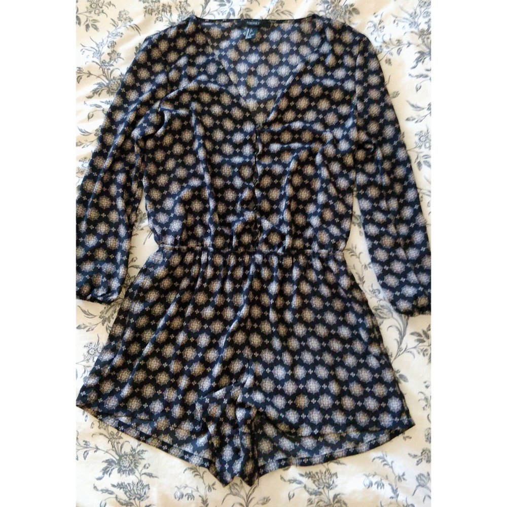 Super cute retro-looking romper!
